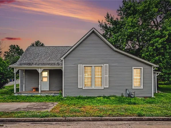 308 S Bridge St, Smithville, MO 64089