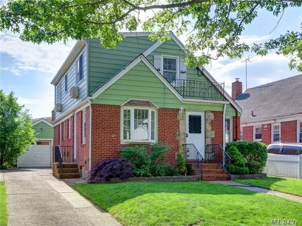 29 Haven Ave, Valley Stream, NY 11580