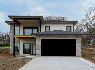 5827 Wolcott Cir, Des Moines, IA 50321