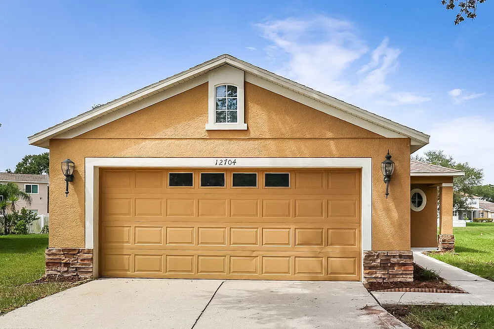 3 bed, 2.0 bath, 1317 sqft, $1,935 — Photo 1