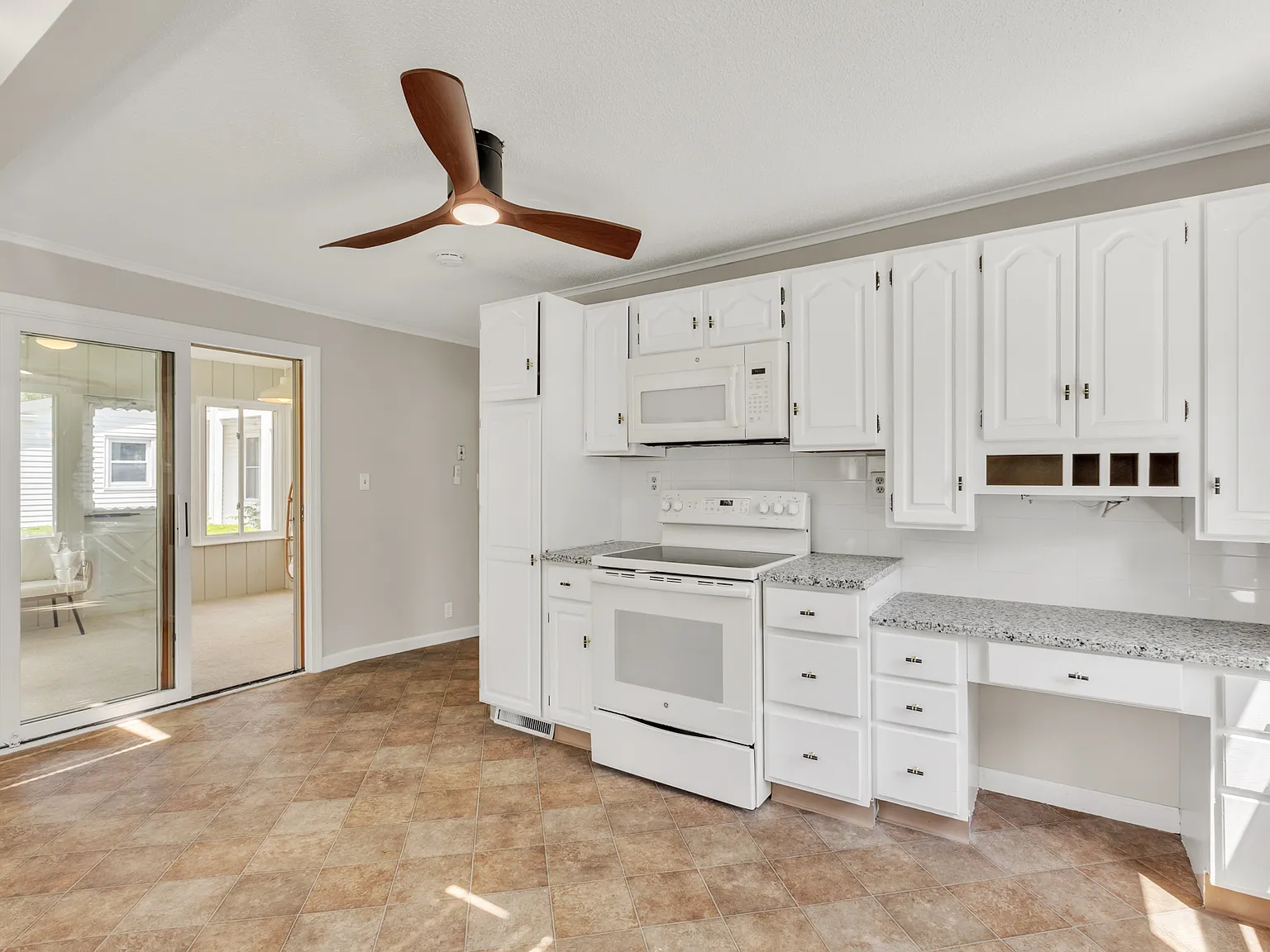 3 bed, 1422 sqft, $2,650 — Photo 4
