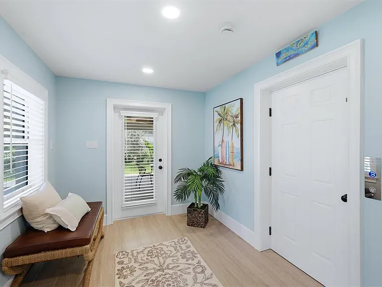 115 Aqua Ln — Photo 8