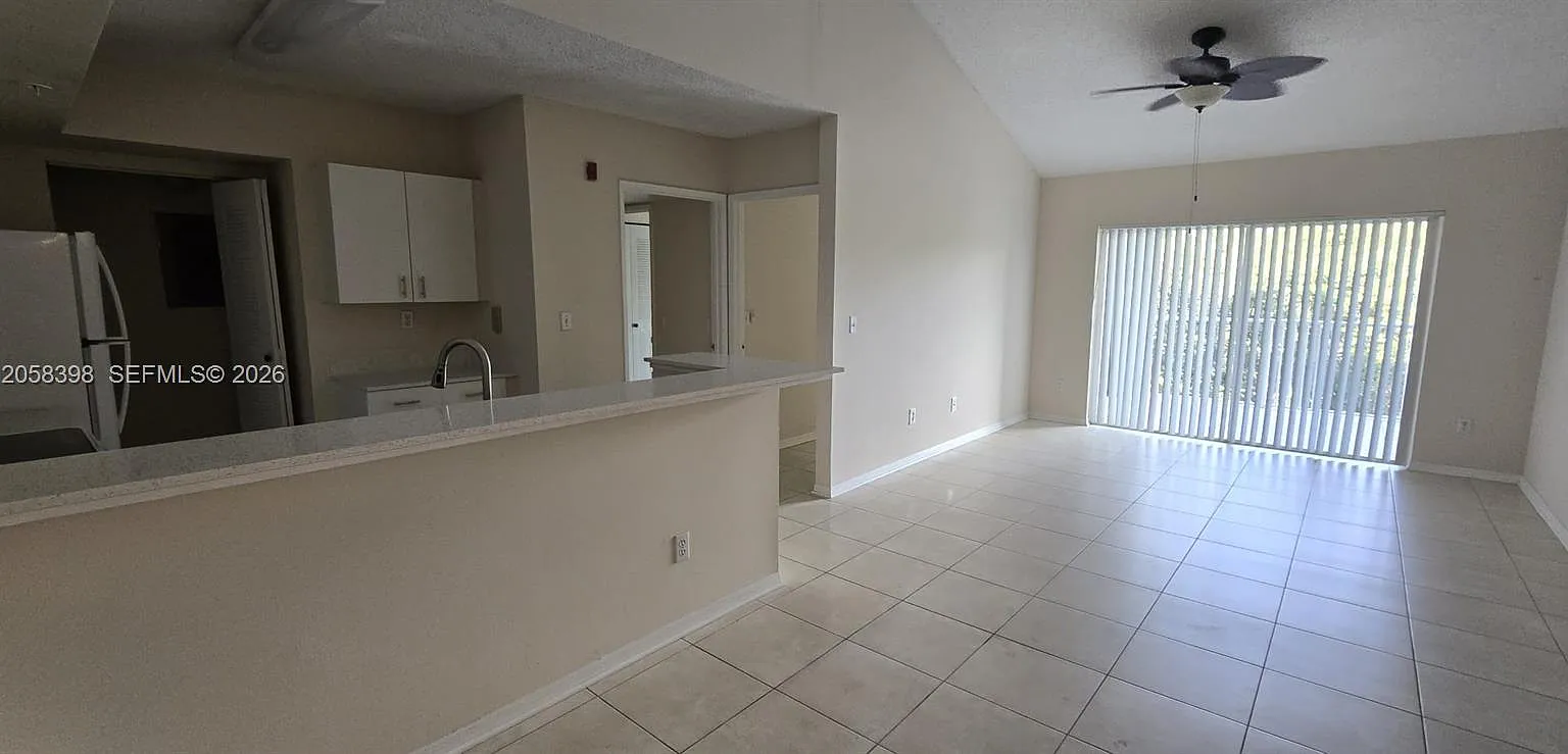 Royal Grand Condo — Photo 4