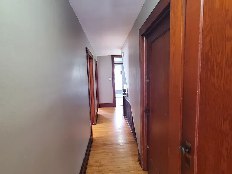 10-12 Lyon Pl — Photo 21