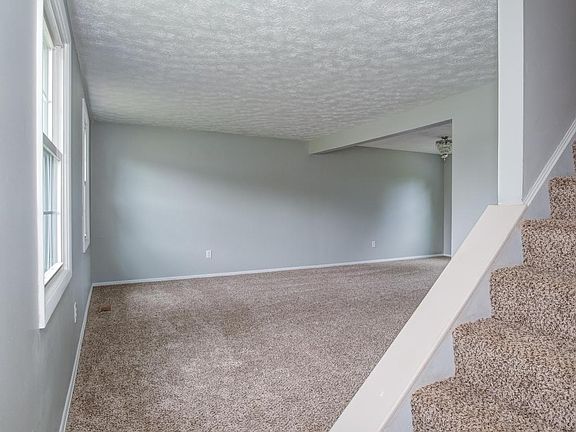 2nd image of 10 Quail Hill Rd