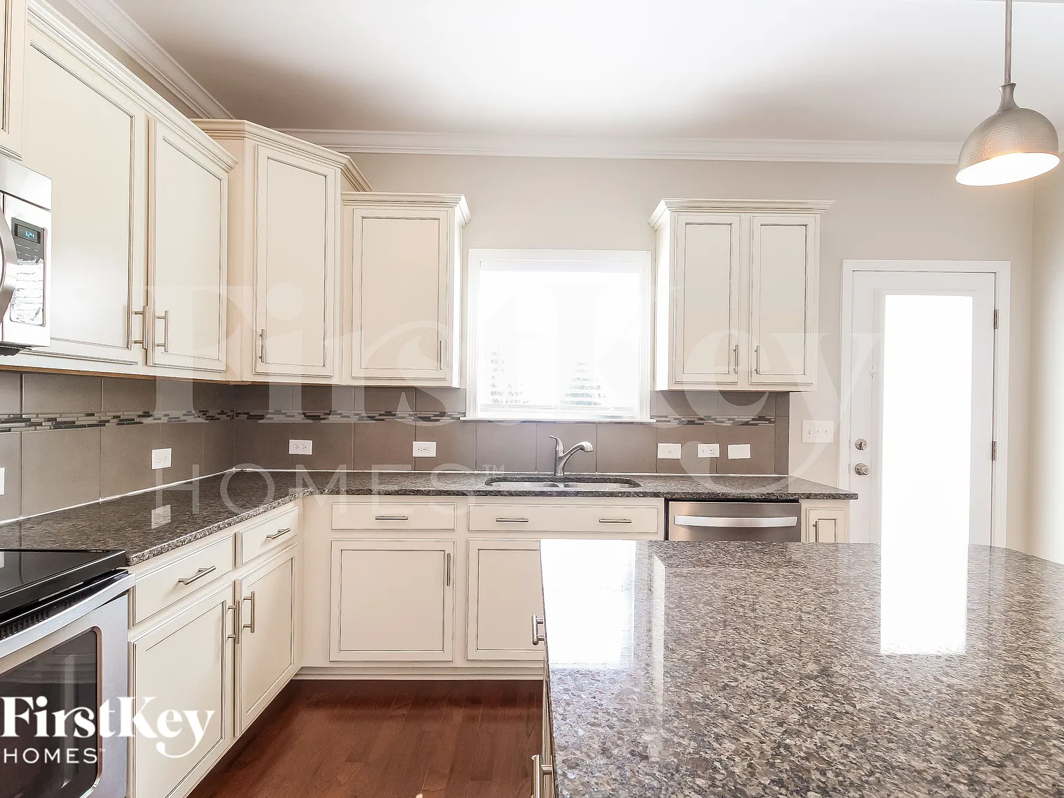 3 bed, 3.0 bath, 2202 sqft, $2,335 — Photo 4