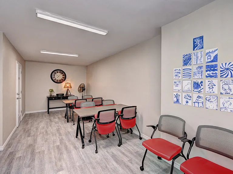 270 Waterloo Ave — Photo 5