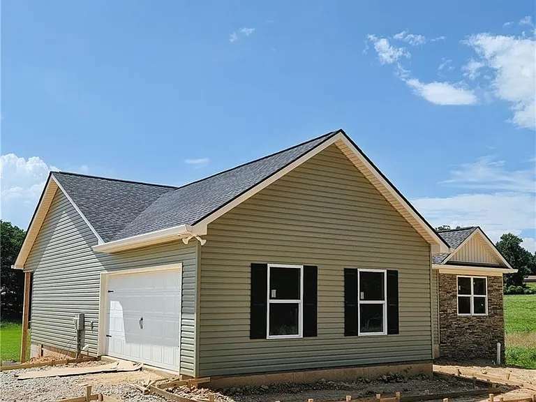 213 Damascus Rd — Photo 2