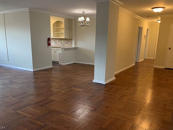 2nd image of 415 Claremont Ave #C006d-6d