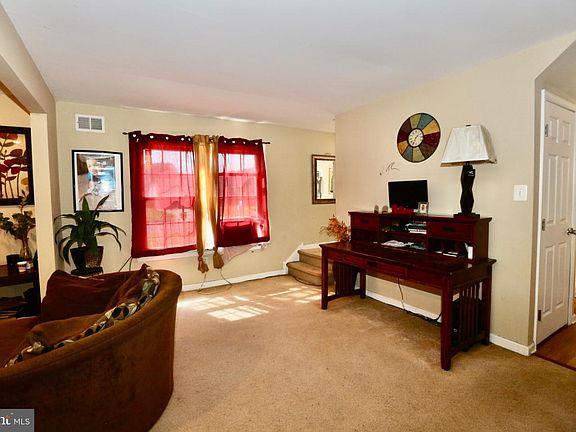 3rd image of 14 Uranus Rd