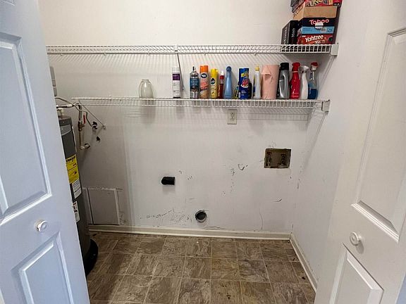 3rd image of 5026 Seven Pine Cir #4