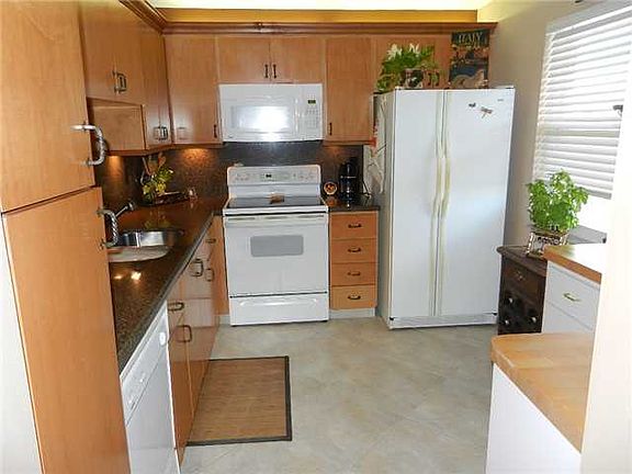 2nd image of 1024 SE 5th Ave APT 407