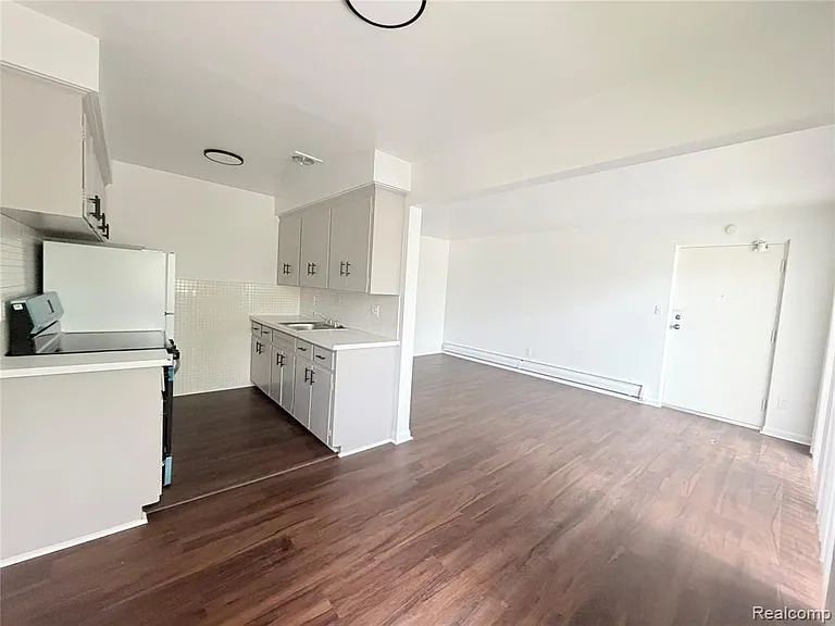 14940 Longacre St — Photo 6
