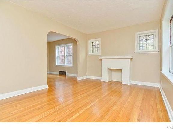 4th image of 5742 Winona Ave