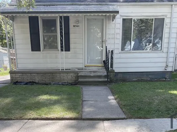 18564 Washtenaw St, Harper Woods, MI 48225