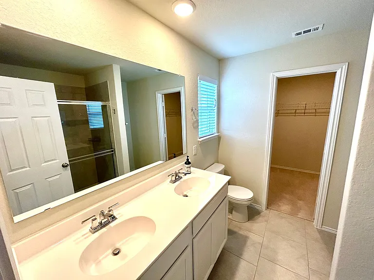 10398 Martin Crk — Photo 15