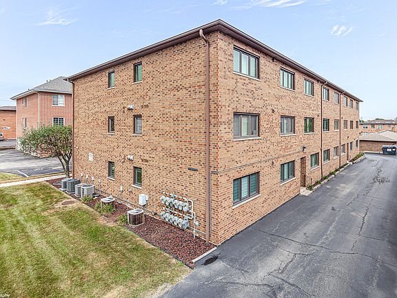 4th image of 7112 W 108th St APT 101