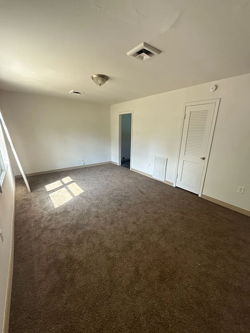 3 Bedroom home for rent in Topeka — Photo 4