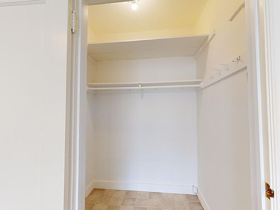 5th image of 1215 Oak St APT 3