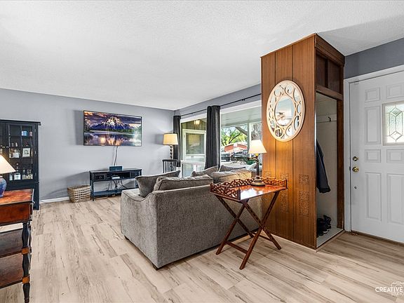 3rd image of 4 Woodcliff Dr
