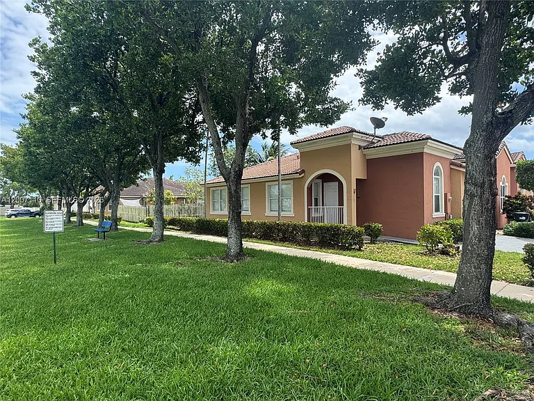 23703 SW 110th Pl #23703 — Photo 38