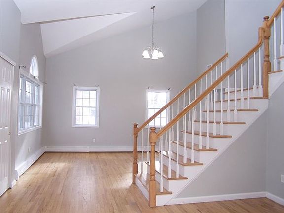 2nd image of 308A Lake Ave S