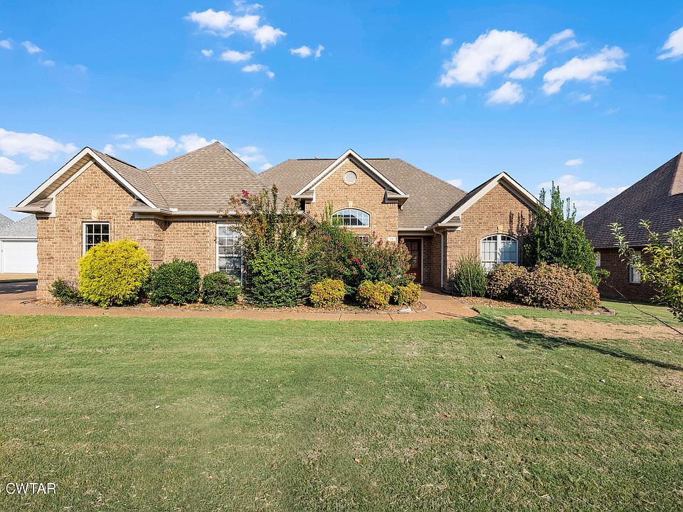 1st image of 392 Summit Dr