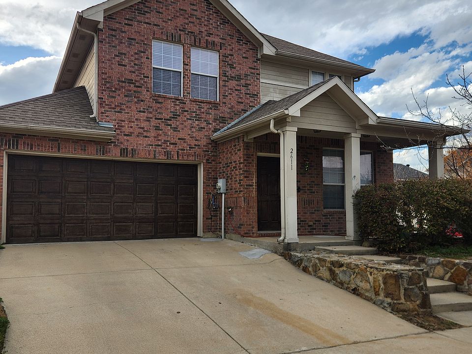 1st image of 2611 Blackstone Dr