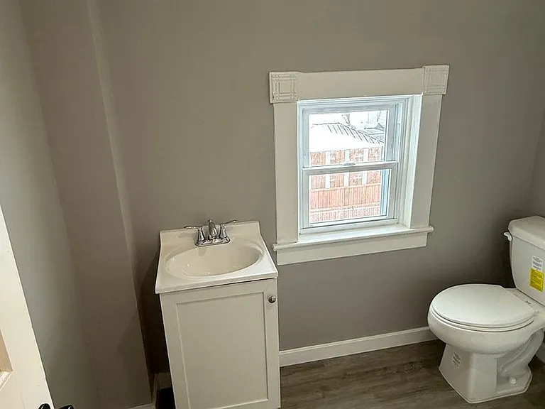 276 E Chicago Blvd — Photo 18