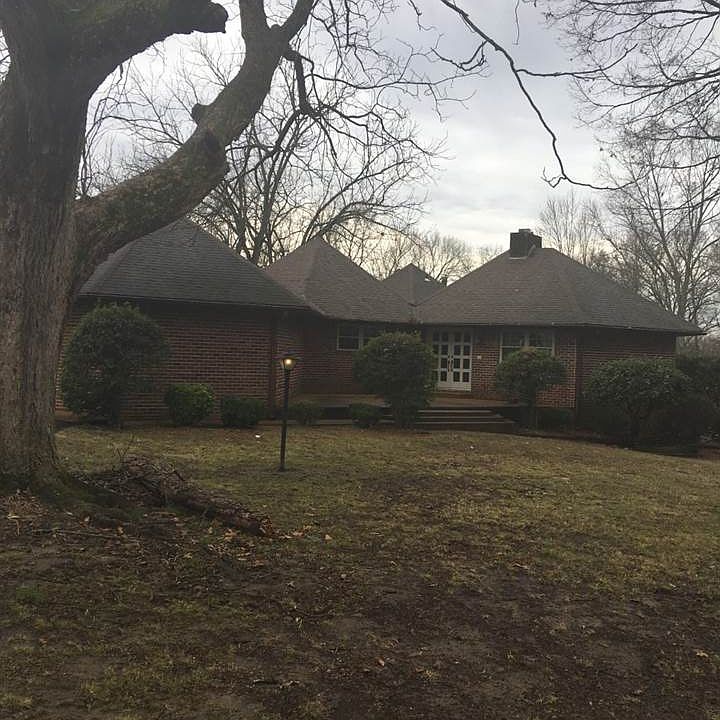 2nd image of 2337 E Court St