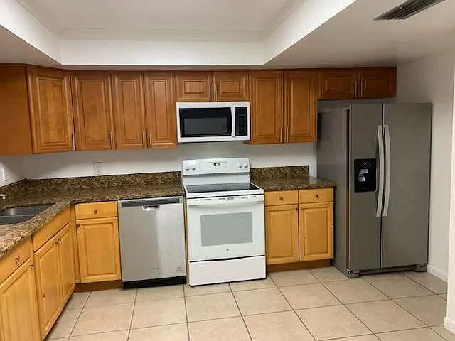2 bed, 2.0 bath, 1180 sqft, $2,200 — Photo 2