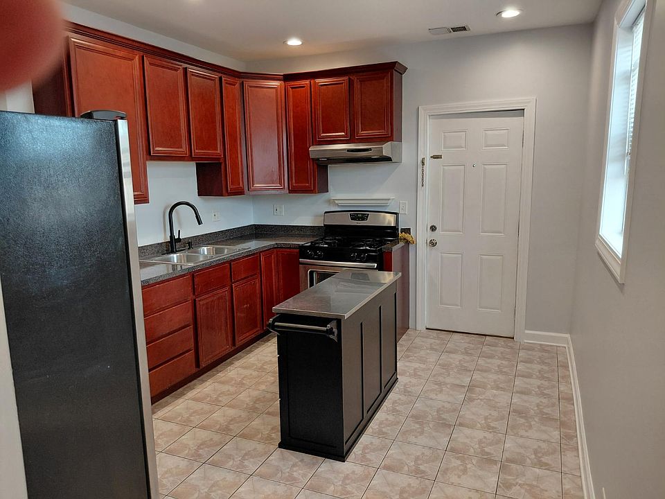 1st image of 360 W Cortland St Floor 2