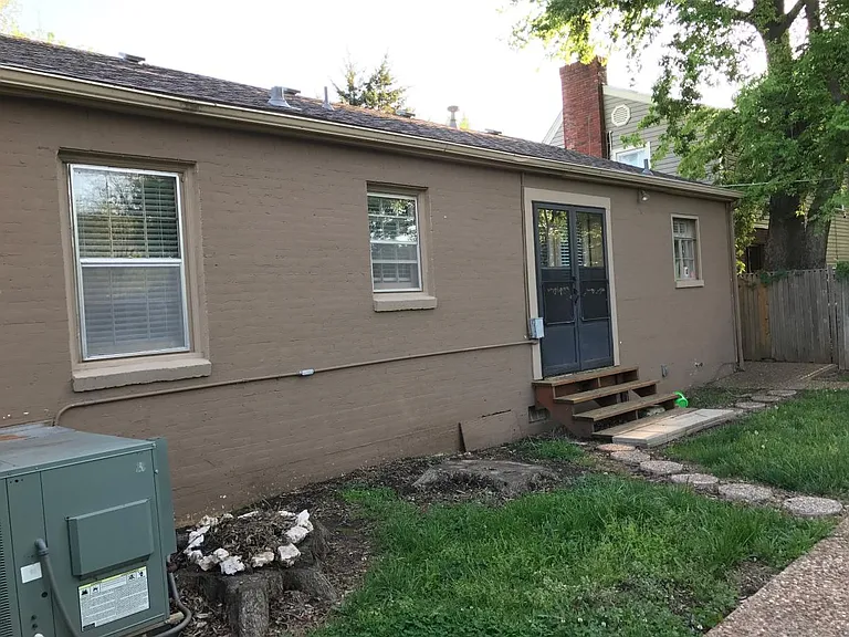 917 E 36th Pl — Photo 3