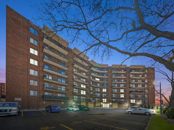 711 S River Rd APT 710, Des Plaines, IL 60016