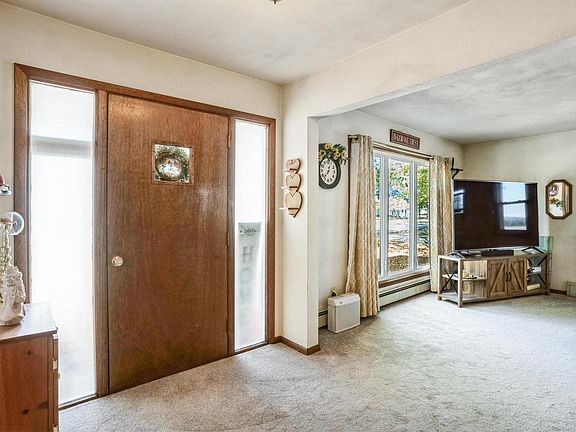 4th image of 904 5th St