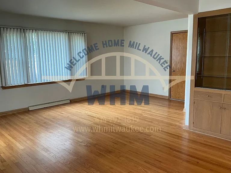 7313 Harwood Ave — Photo 2