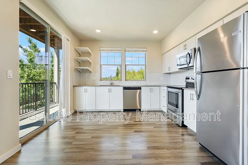 3 bed, 2.0 bath, 1342 sqft, $2,445 — Photo 2