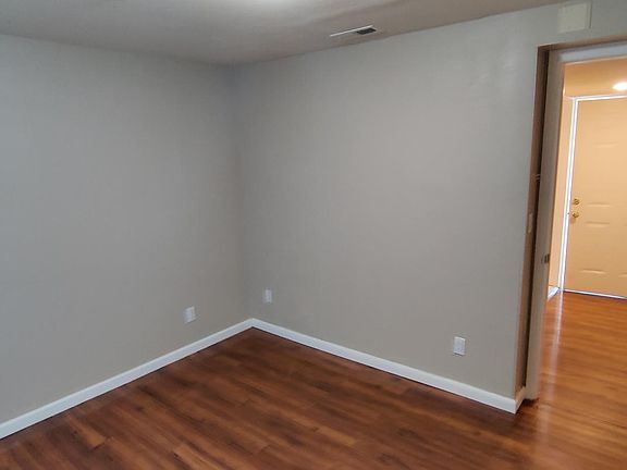 3rd image of 18 Southdale Ave