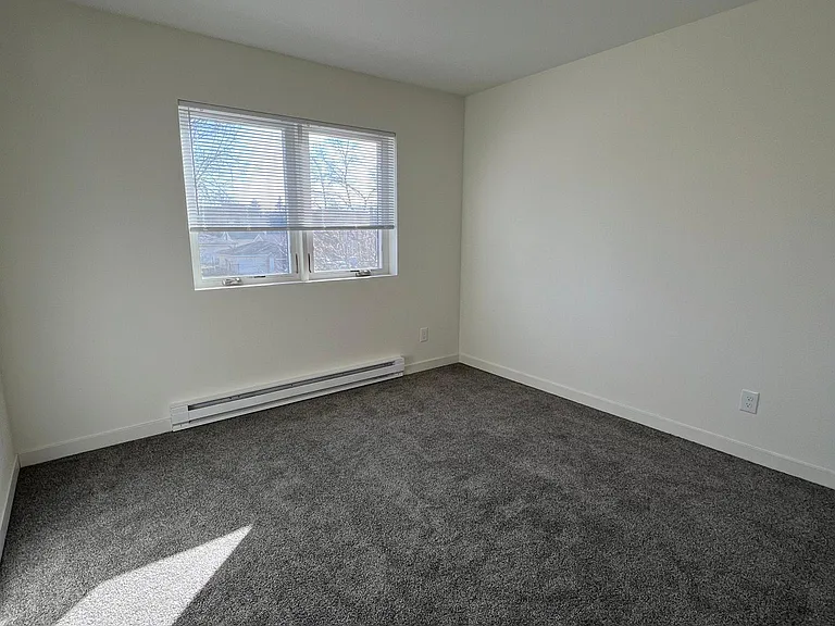 501 Knox Ave N #2 — Photo 7