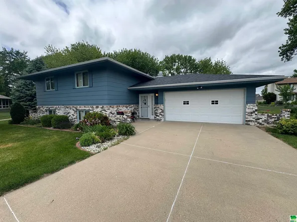 517 Silver Ln, Sergeant Bluff, IA 51054