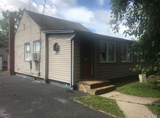 22 Patchogue St, Patchogue, NY 11772