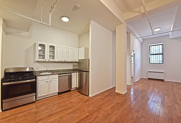 Rented by LEE & ASSOCIATES NYC RESIDENTIAL LLC | media 24