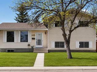 123 E Rundleridge Way NE, Calgary, AB T1Y 2J8