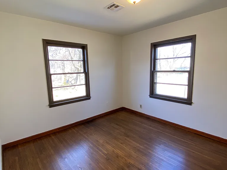 2509 W 38th St — Photo 27