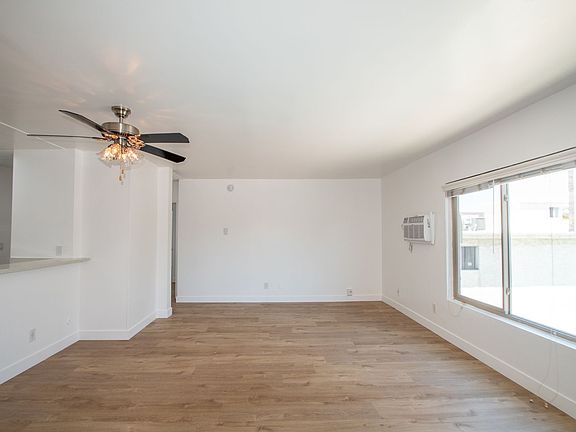 3rd image of 4414 Woodman Ave APT 305