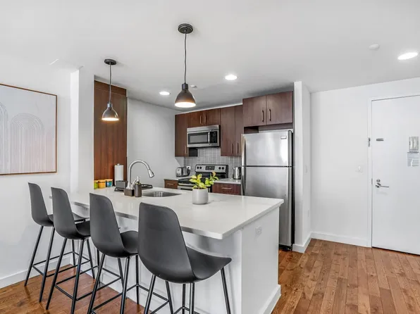 260 West 26th Street image 7 of 27