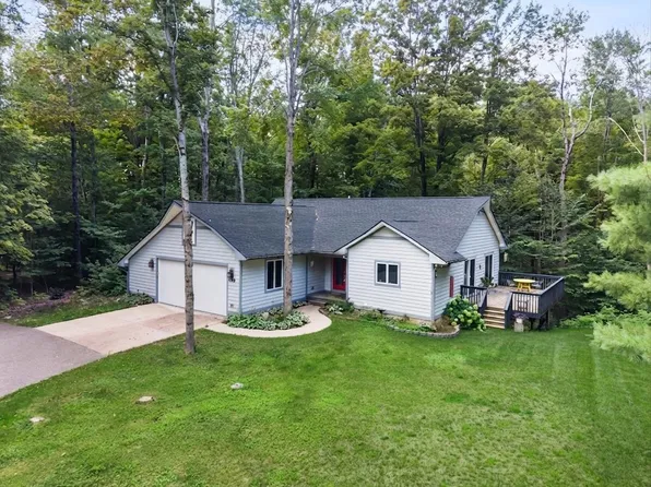 8308 Ridgeway Rd, Petoskey, MI 49770