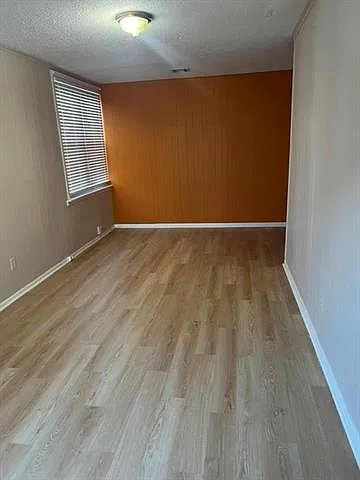 2 bed, 1.5 bath, 993 sqft, $1,500 — Photo 2