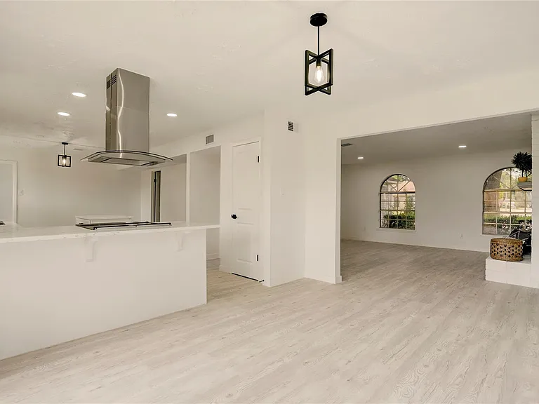 7926 Windy Creek Dr — Photo 18