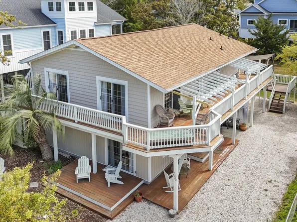 116 SE 8th Street, Oak Island, NC 28465